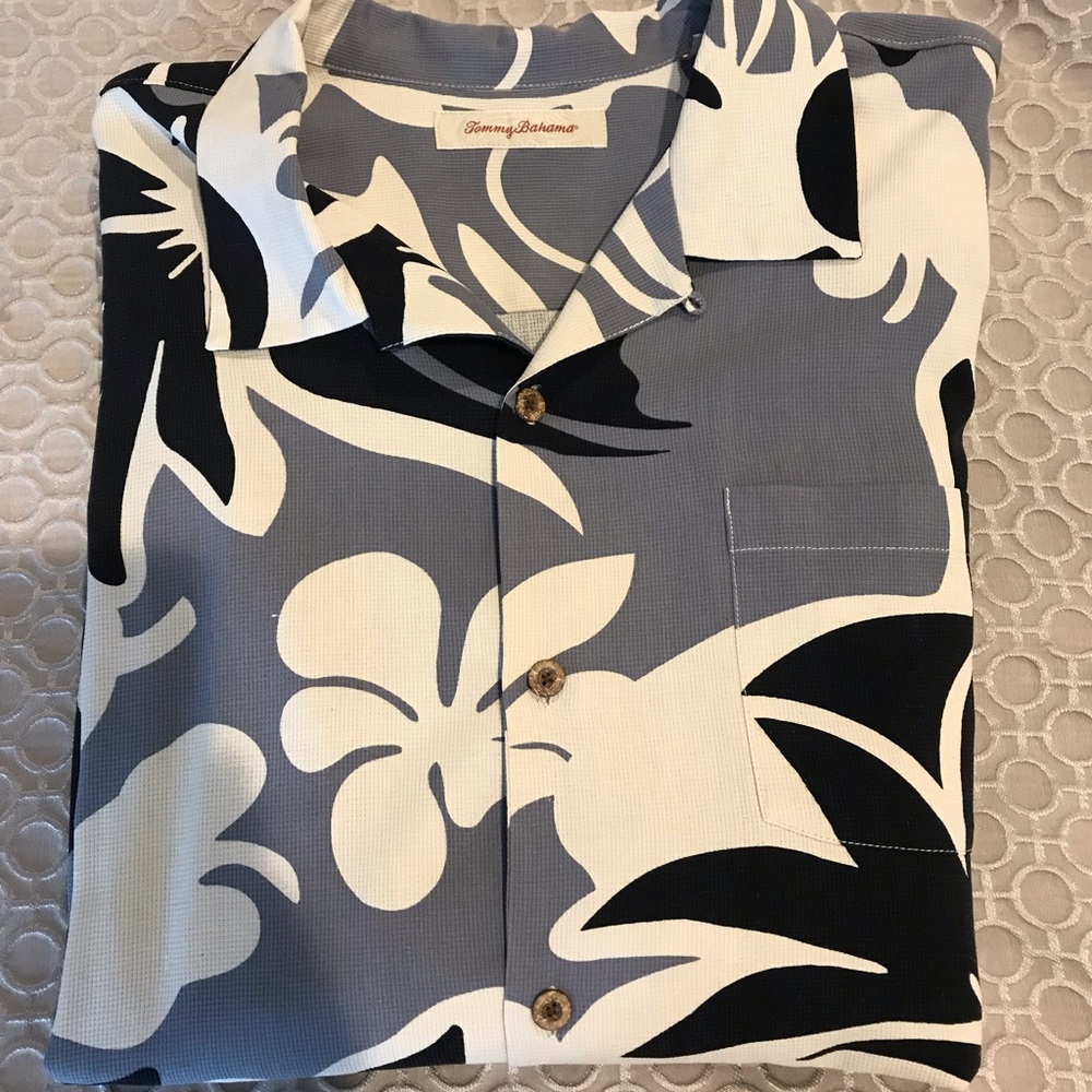 Men’s XXL Tommy Bahama Button Down Classy shirt. 100% silk. Black/Cream/Gray